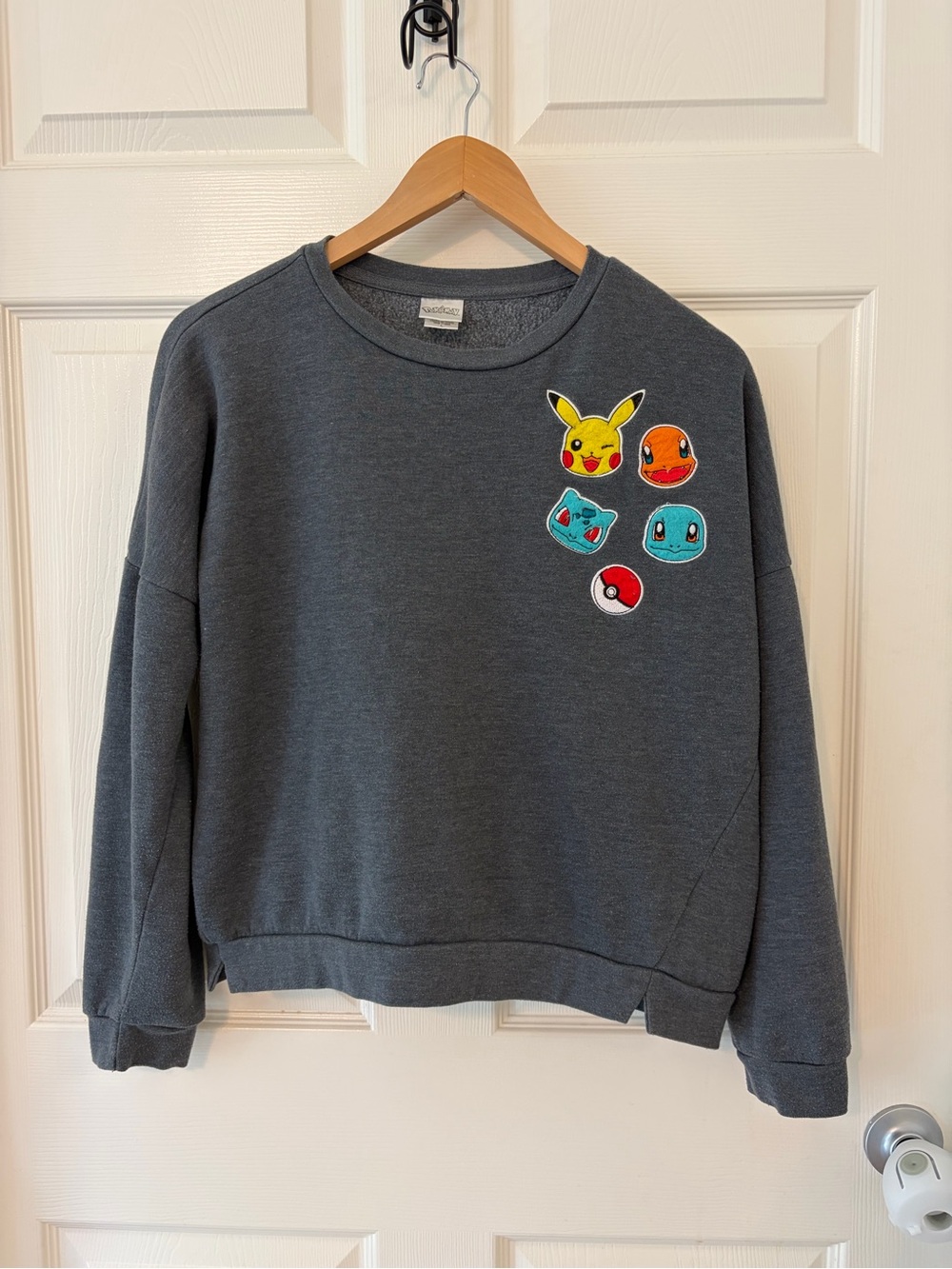 Pokémon Gray Crewneck Sweatshirt with Pokemon Character Patches UNISEX L